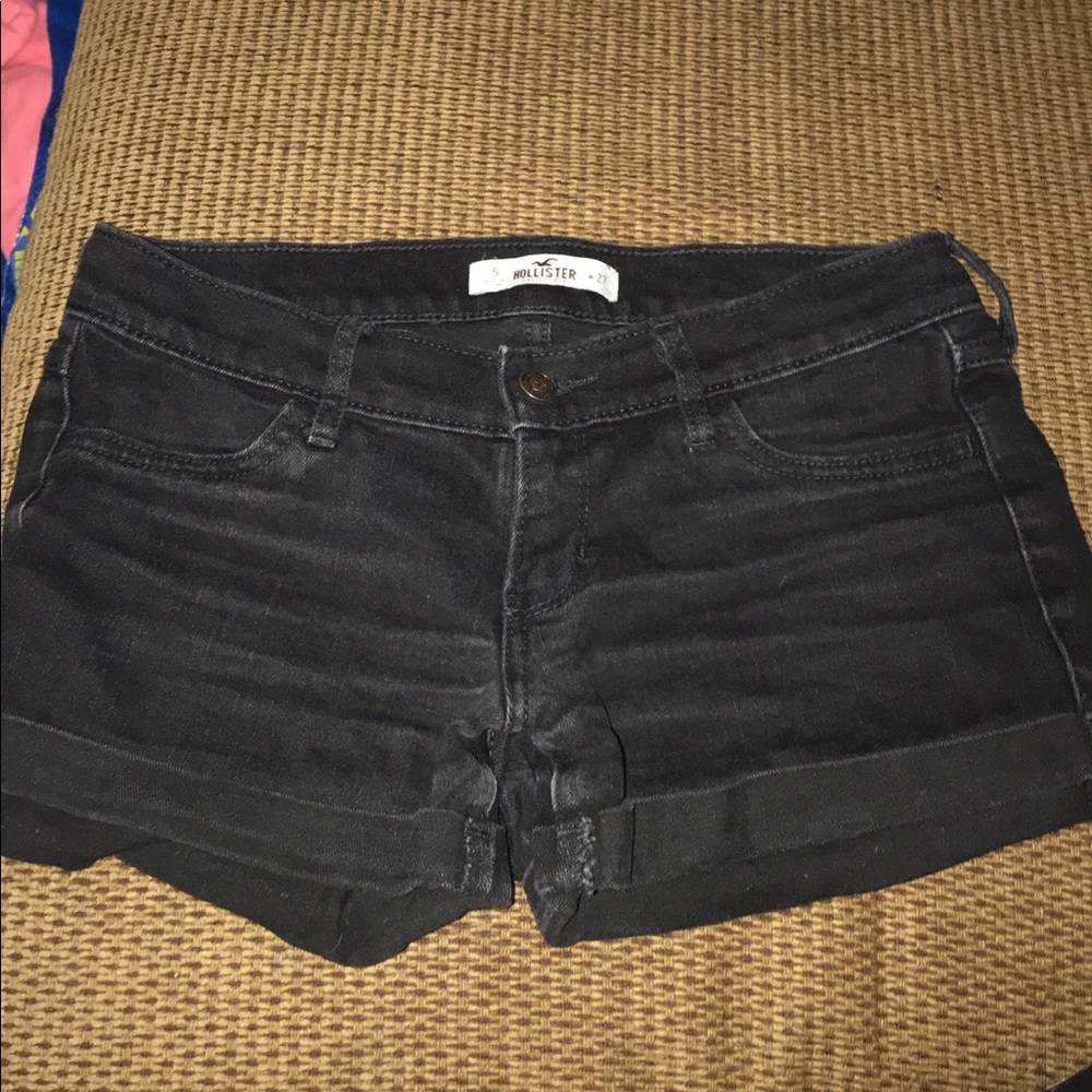 Black Hollister shorts